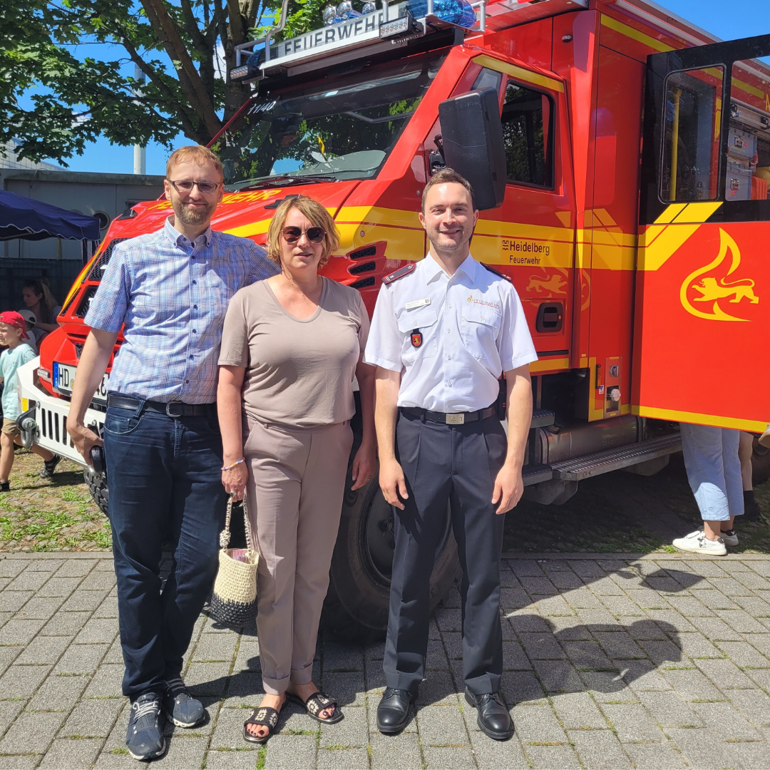 Feuer­wehrfest in Handschuh­sheim – viele fröhliche Gäste direkt zu Beginn
