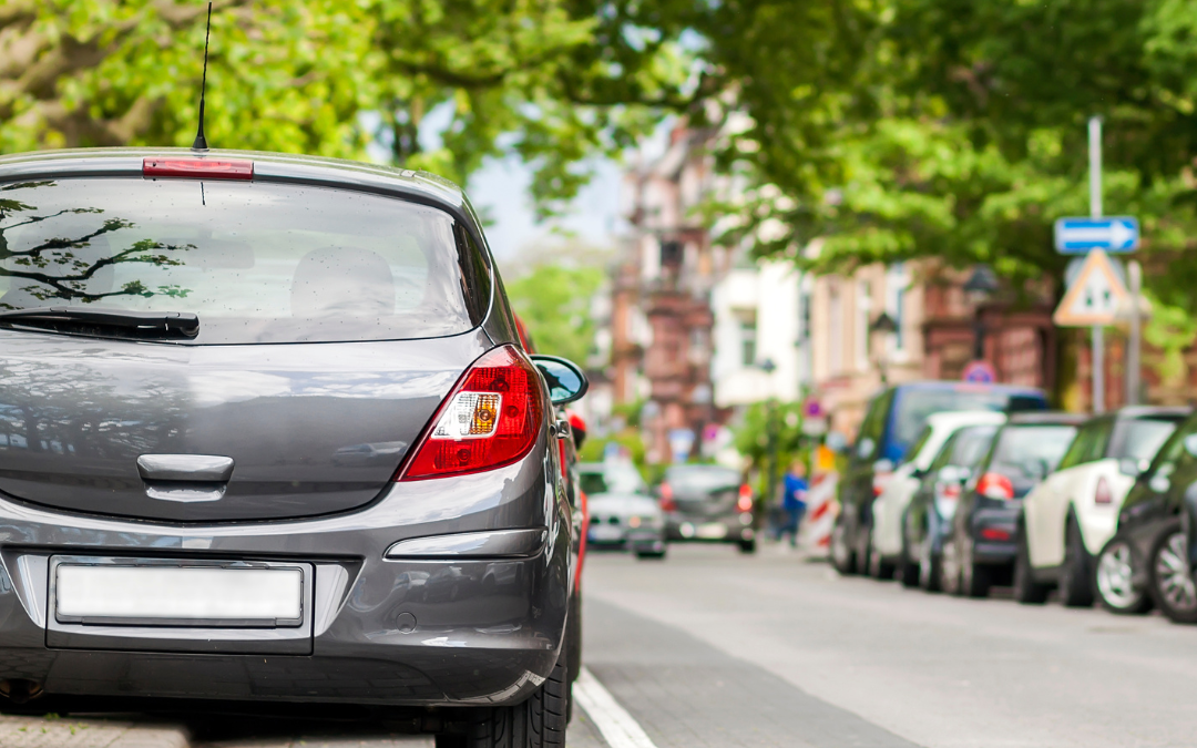 Gesamt­städ­tische Parkraum­be­wirt­schaftung: Wir lehnen es ab, dass die gesamt­städ­tische Parkraum­be­wirt­schaftung das Ziel haben soll, als restriktive Maßnahme gegen das Auto angewendet zu werden.