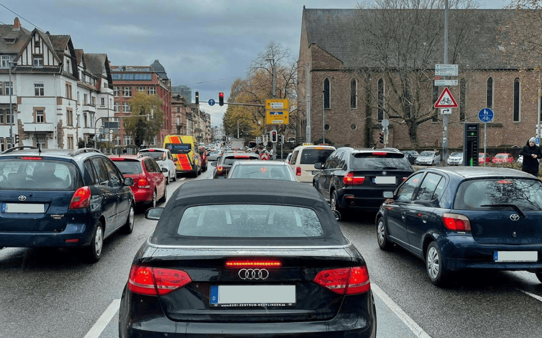 Entscheidung zu Verkehrs­versuch Mitter­mai­er­straße (Umwandlung einer Fahrspur in eine Fahrradspur) auf Frühjahr 2024 vertagt